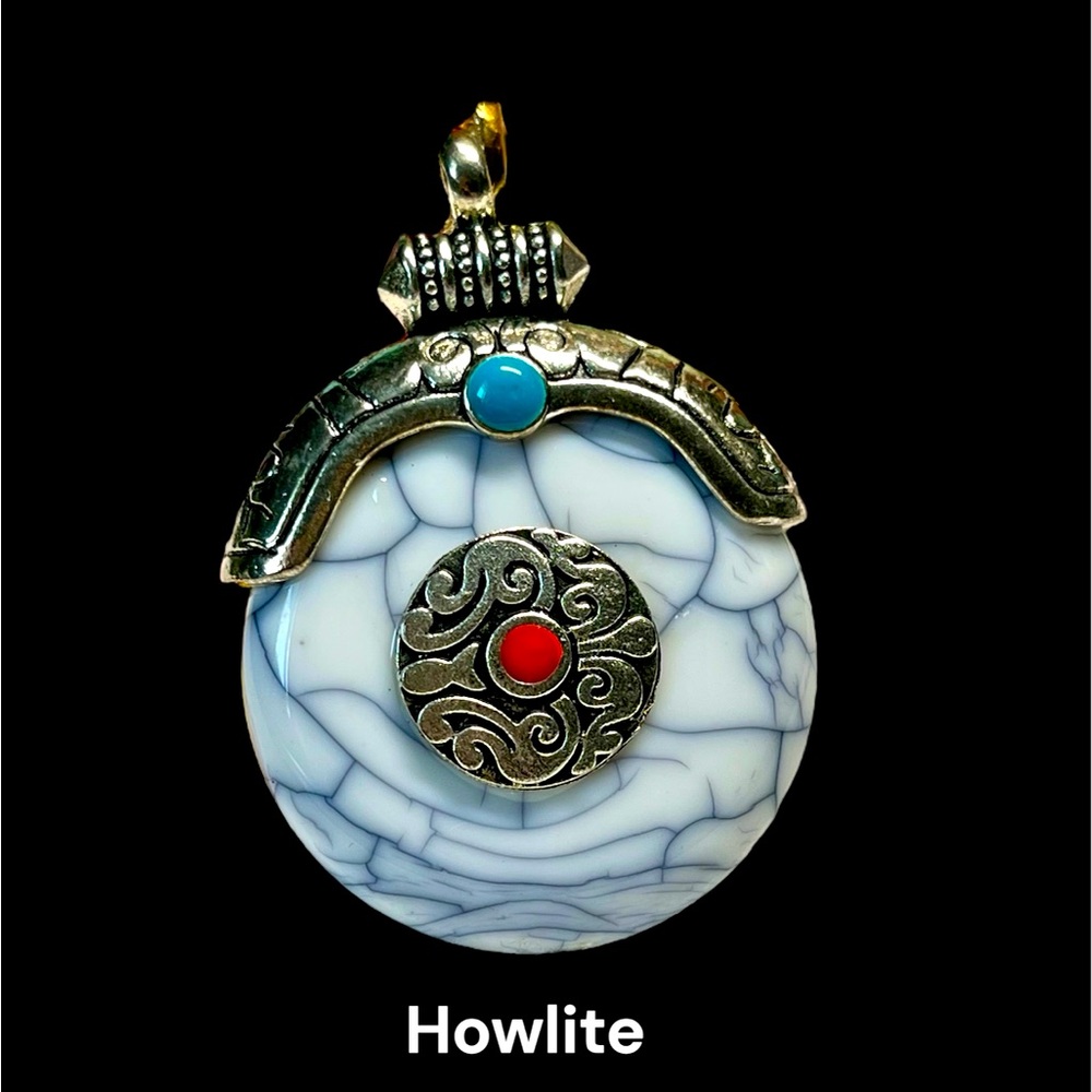 Double sided Unisex Silver howlite disc stone pendant-NEW